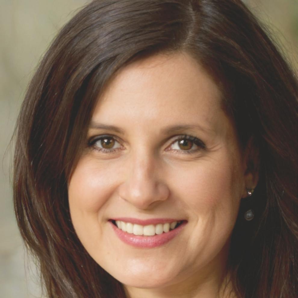María González, Consultora Financiera Senior